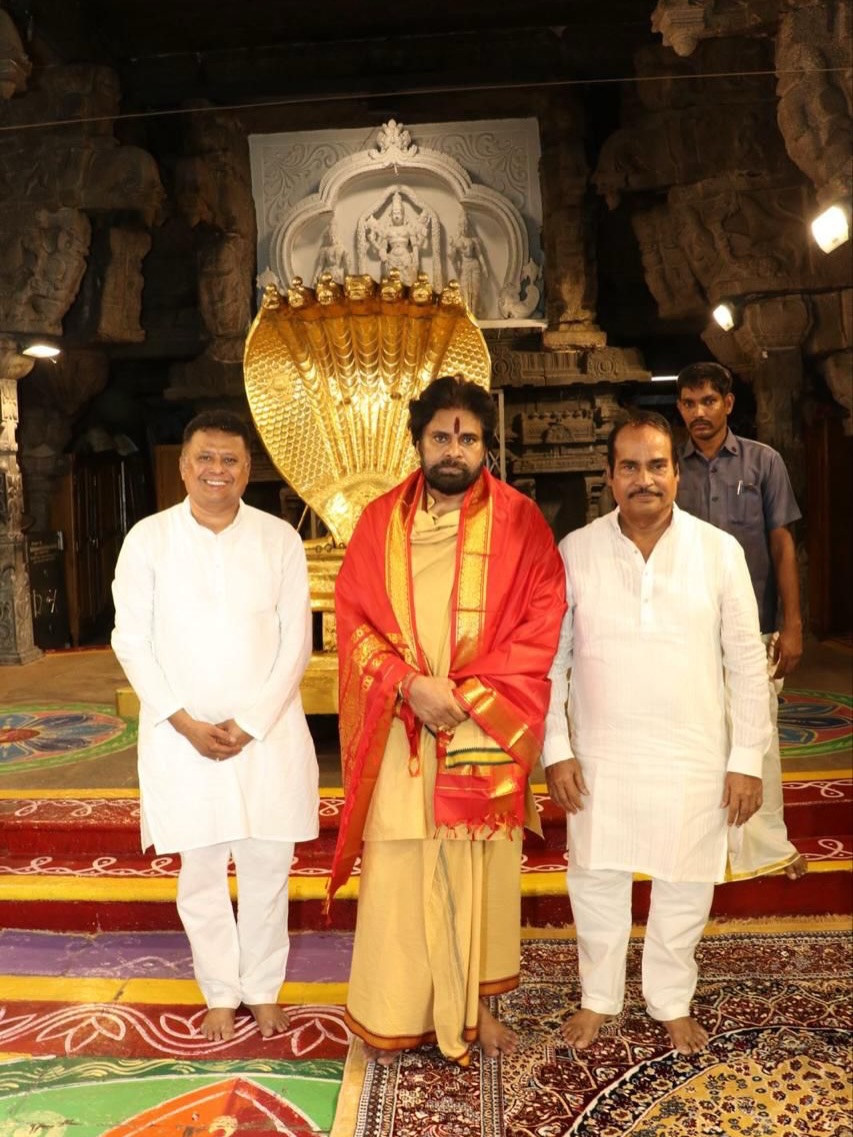 తిరుమలలో శ్రీవారిని దర్శించుకున్న పవన్ కళ్యాణ్