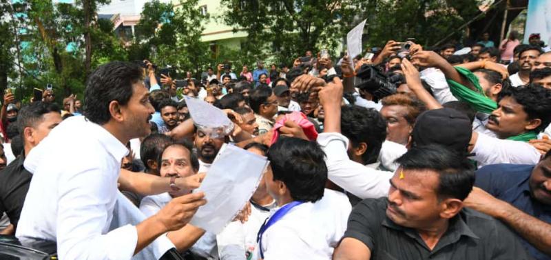 విశాఖ ఎంపీ సీటు వైసీపీకి ఎందుకంత టెన్షన్?